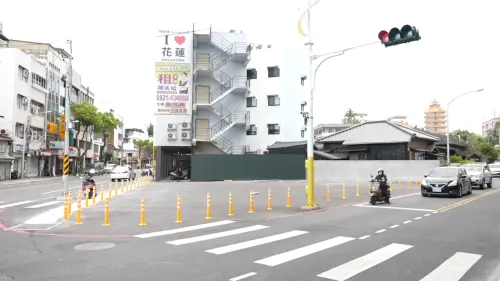 ▲天王星大樓已剷平為空地，等待重建，但地底下還有一二樓尚未開挖出土。（圖／記者王郁勳攝）