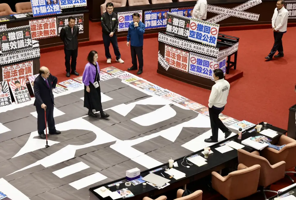 ▲節制目前為止，共有47立委罷免案進第二階連署。（圖／記者李政龍攝，2025.03.28）