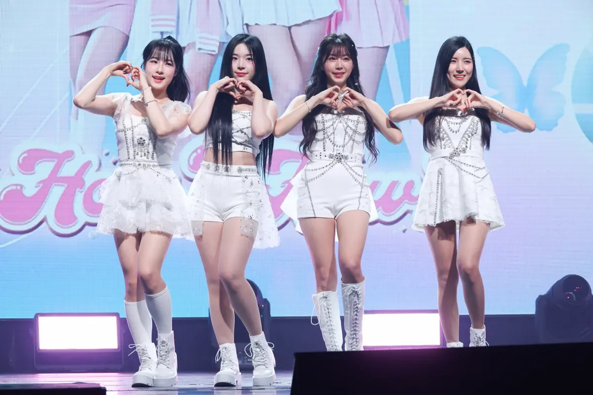 ▲朴旻曙（Mingo；左起）、趙娟週、安芝儇及南珉貞在台活動爆出專輯與版權爭議，經紀公司今（25）日火速發表7點聲明澄清全程合法，並向《NOWNEWS今日新聞》強調將提告維護藝人權益。（圖／記者陳明安攝影）