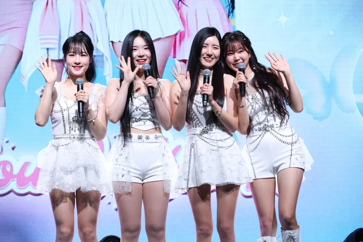 ▲朴旻曙（Mingo；左起）、趙娟週、安芝儇及南珉貞見面會彩排受訪竟變大型互嗆現場，南珉貞希望富邦悍將戰績更上一層樓，趙娟週不服輸反擊，「沒關係，領航猿跟統一獅都有我，沒在怕的！」一旁的Mingo則跳出來緩頰。（圖／記者陳明安攝影）