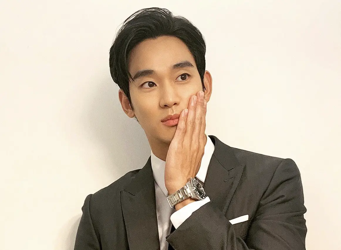 ▲金秀賢（如圖）被金賽綸家屬公開兩人戀愛時的對話私訊，他不斷提到想親親等內容，不過金秀賢的死忠粉絲仍力挺表示會繼續支持他。（圖／翻攝自金秀賢IG）