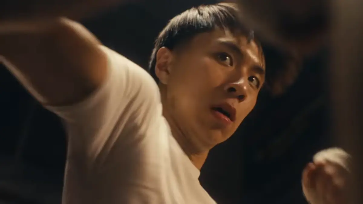 ▲Ray今（28）日稍早在IG、YT發出睽違4個月的新影片「The Wait Is Over 」，強勢宣告回歸。（圖／YT@RayAsianBoy Live）