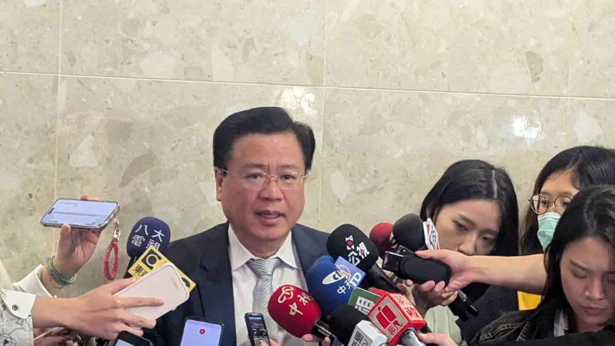 ▲許舒博說，自己是產業界代表，但還是希望電價可以穩民生為優先，因此會中會主張330度以下的用電戶可以凍漲；330度就可以調高他們費率。（圖／記者鍾泓良攝影）