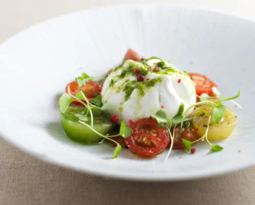 ▲「慢慢弄」為台灣國產手工起司第一品牌，將於星宇航空長城航線早餐中提供松露布拉塔起司。