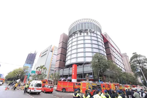 新光三越何時復業？　中市都發局要求：業者速依規補正專業簽證
