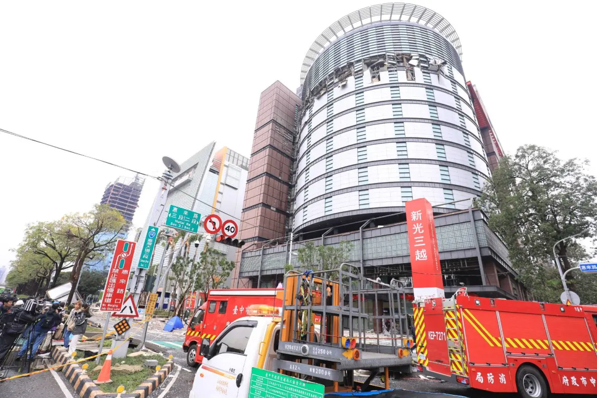 ▲消防局指出，調查小組搜到多樣關鍵證物，已完成鑑定書，判定發生原因為瓦斯氣爆(圖／柳榮俊攝2025.3.28)