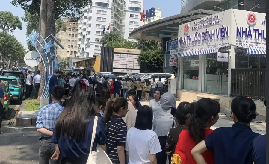 ▲緬甸發生7.7級大地震，越南胡志明市的居民也感受到地震，紛紛嚇到逃出大樓，在越南的台籍網紅越南強尼也發文報平安。（圖／翻攝自臉書）