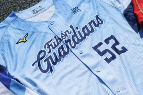 今年富邦悍將也將球衣球褲的品牌改由美津濃處理,無負擔的輕薄、有彈性的伸縮,讓不少球員給予好評。(圖/美津濃提供) ▲今年富邦悍將也將球衣球褲的品牌改由美津濃處理,無負擔的輕薄、有彈性的伸縮,讓不少球員給予好評。(圖/美津濃提供)