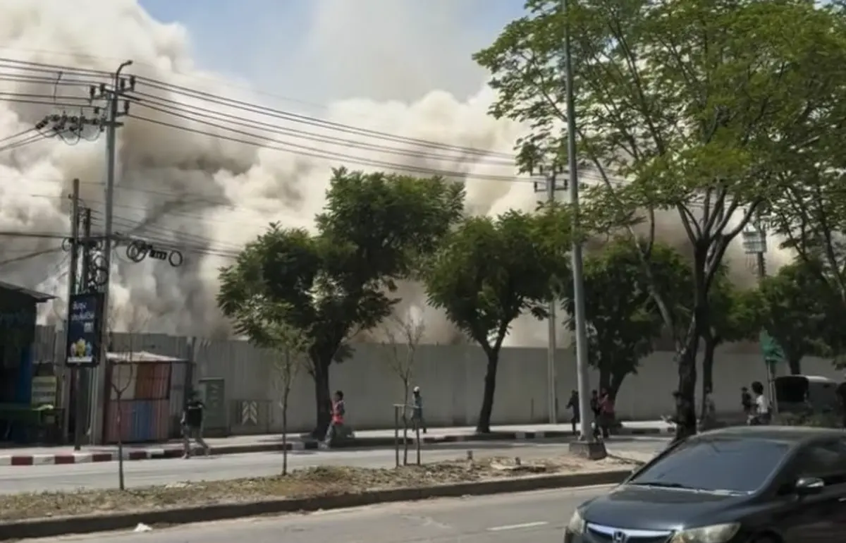 ▲久居泰國的網紅表示泰國上次有大地震是34年前，這次地震讓泰國人民受到很大的驚嚇。（圖／翻攝自影片）