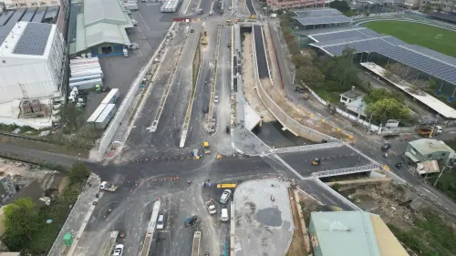 市政路延伸工程進度亮眼 第1標預計5月通車、第2標挑戰高鐵國道施工推進 ▲市政路延伸工程完工後,有效改善周邊交通提升行車順暢度(圖/市政府提供)