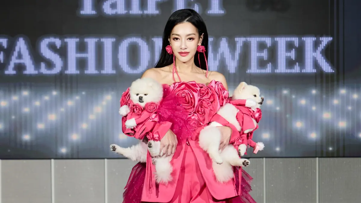 ▲藝人黃子佼先是爆發性騷風波，又因在「台版N號房」之稱的偷拍論壇「創意私房」購買大量未成年女子的性影片，藝人們也被波及，王思佳（如圖）坦言自己身為母親確實無法理解，「虐童唯一死刑。」（圖／JUST IN XX提供）