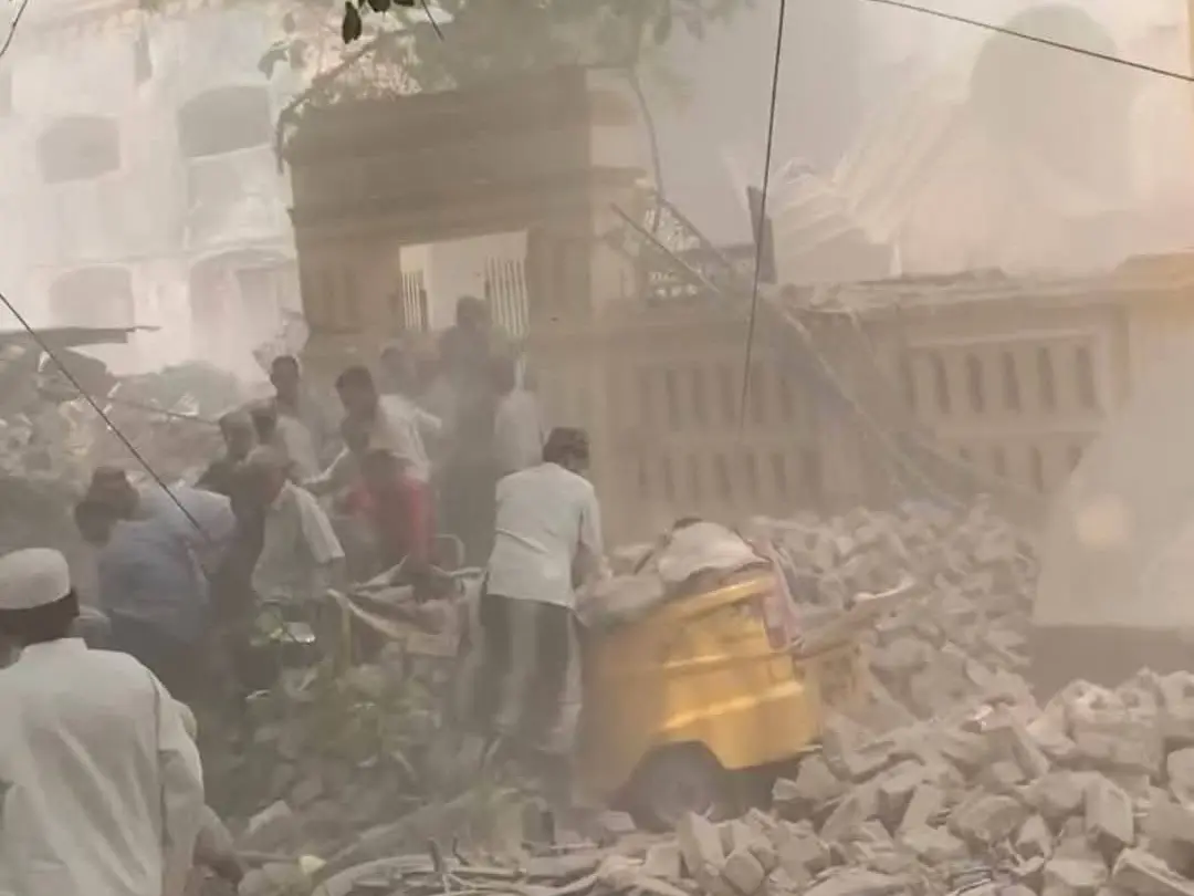 ▲緬甸今（28）日下午發生規模7.7強震，曼德勒市的一座清真寺（Shweboyin Shein）因強震倒塌，至少造成20人死亡。（圖／翻攝自Khit Thit Media臉書）