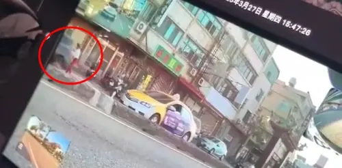 影／台中梧棲區銀樓20萬元金項鍊遭搶　闆娘狂追嫌犯畫面曝光！
