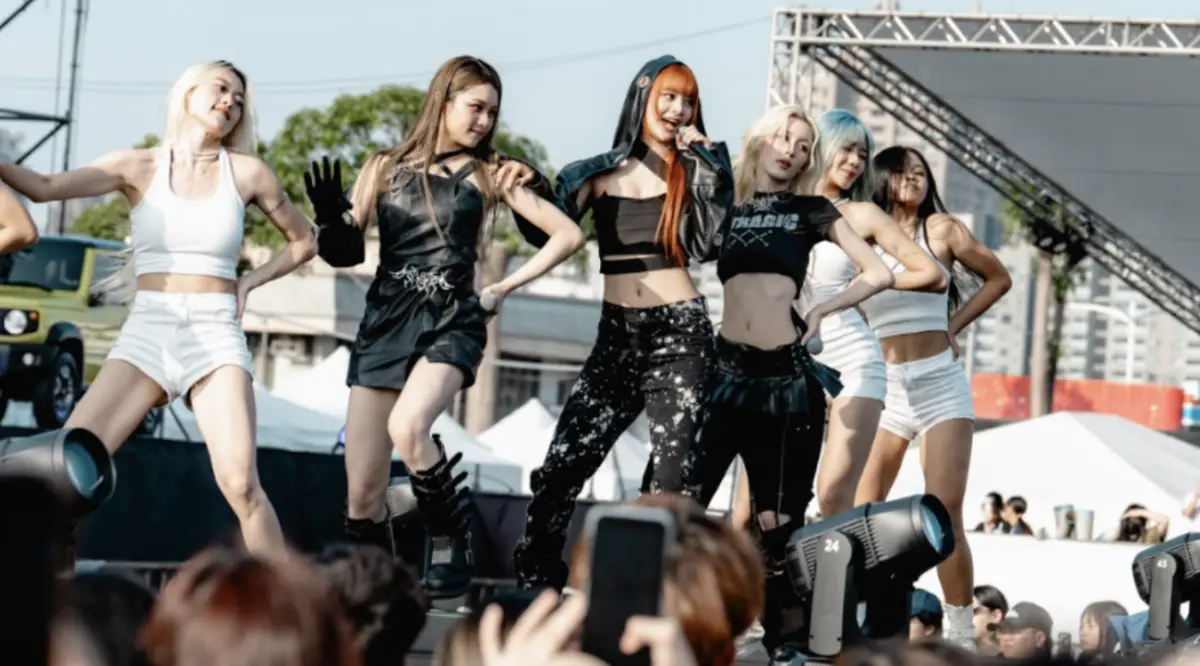 ▲2025高雄櫻花季今（28）日第1天由女團「GENBLUE幻藍小熊」（如圖）魅力開場，稍早她們透露4月底將到東南亞辦簽售、巡迴演出，可如今受緬甸大地震影響，經紀人鬆口「目前安排一切正常」，盼粉絲給予打氣鼓勵。（圖／寬寬整合行銷提供）