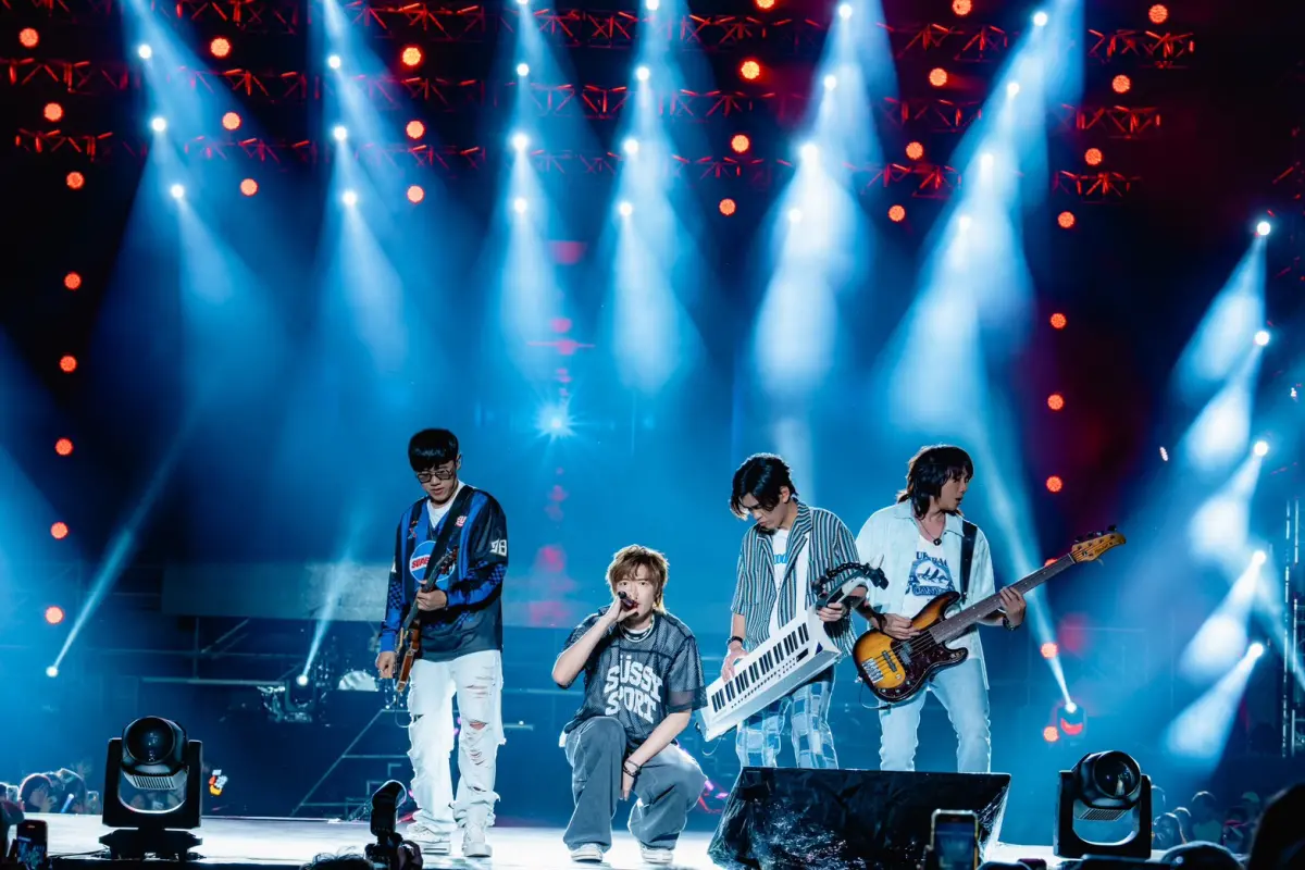 ▲八三夭今（28）日登上高雄櫻花季開唱，嗨翻粉絲，更曝光重大決定，表示今年一定會舉辦演唱會寵粉，讓台下觀眾暴動。（圖／寬寬整合行銷提供）