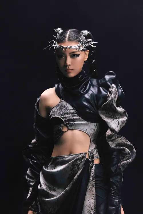 ▲楚晴成為林俊傑師妹，「JJ20 FINAL LAP」正式亮相，驚艷豔眾人。（圖／JFJ Productions提供）