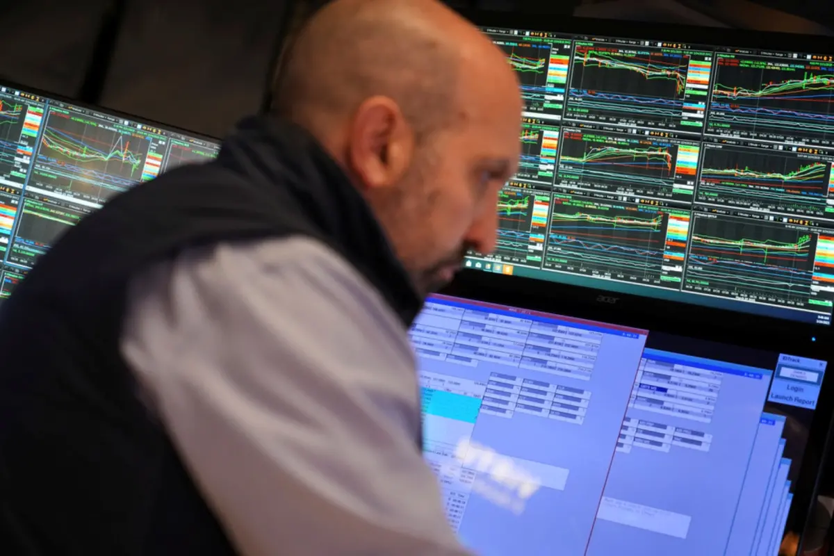 ▲美股開盤指數漲跌互見，投資人持續觀望美國總統川普關稅談判進度。（圖／美聯社／達志影像）