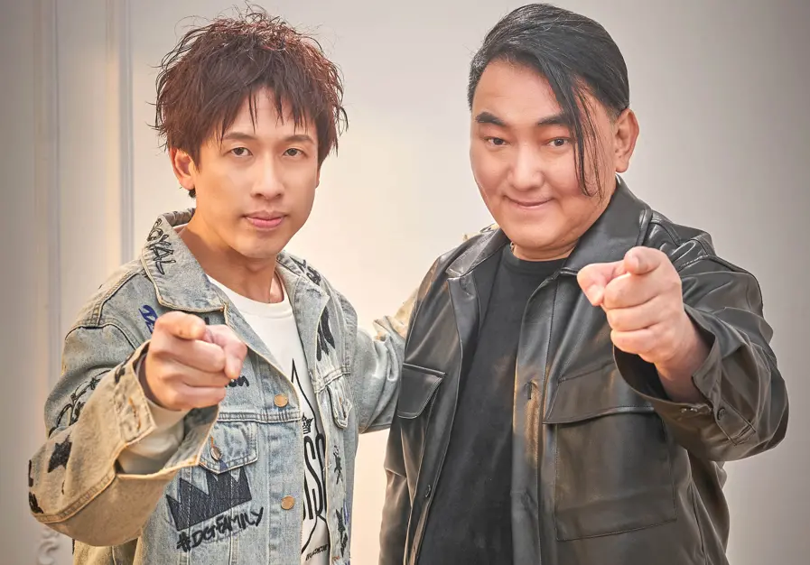 ▲58歲徐亨（右）昔欠債2億破產，近日露面曝驚人近況，還悄悄收男歌手陳昶均（左）為徒。（圖／欣代唱片提供）