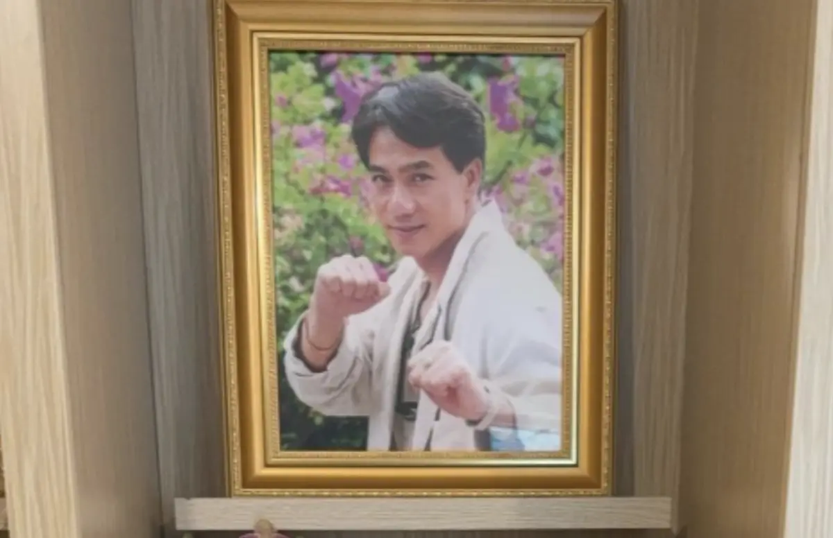 ▲張振寰（如圖）告別式今日上午舉行，他的兒子張熙宇雖然與他23年沒有見面，還是特別從上海返台，前妻鮑正芳也陪兒子前往靈堂，認為張振寰是「熟悉的陌生人」。（圖／亞凰娛樂提供）