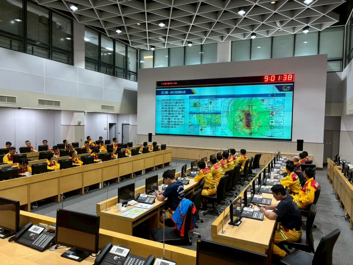 ▲內政部消防署特種搜救隊上午8時30分於中央災害應變中心中部備援中心開會。（圖／內政部消防署提供）