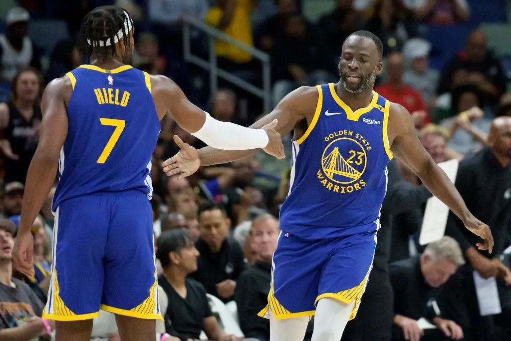 ▲金州勇士目前他們與洛杉磯快艇、明尼蘇達灰狼正競爭第6種子，雖然目前暫居西區第7，但只要贏下後面2場，他們將有望窺伺西區第5的位置。（圖／美聯社／達志影像）