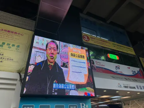 台中市2月每日遭詐騙2千8百萬元 警加強力道防詐 ▲第一警分局分局長尤啟南的防詐宣導短片,在東協廣場LED看板上架(圖/記者鄧力軍攝)