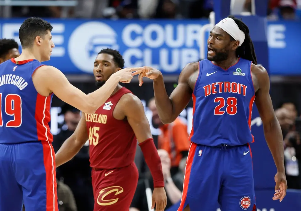 ▲底特律活塞在主場迎戰克里夫蘭騎士，儘管缺少主將Cade Cunningham，活塞仍以133：122拿下勝利，展現了本賽季的強勢表現。這場勝利不僅幫助活塞繼續穩固東區第五的排名，還讓球隊創下歷史紀錄。（圖／美聯社／達志影像）