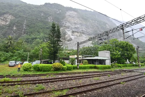 暴雨釀「台鐵北迴」線雙向中斷 特開經南迴往高雄疏運