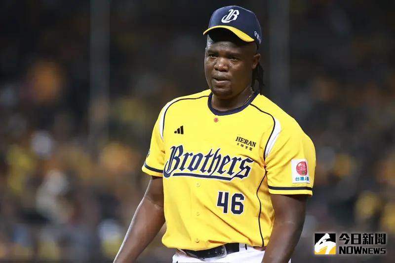 ▲中信兄弟王牌投手德保拉在開幕戰發生「一局爆」，投5.1局失5分退場。（圖／記者葉政勳攝）