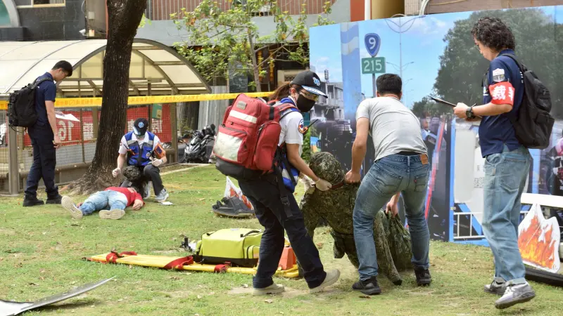 ▲高雄市義消總隊第一救護大隊今（29）日首度舉辦「大量傷病患訓練競賽」，由各分隊優秀成員投入救災。（圖／義消總隊提供）