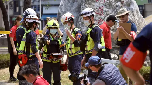 ▲「大量傷病患訓練競賽」由第一救護大隊舉辦,由仁武、新興、新莊、中華、十全等五個救護義消分隊及高醫急診團隊等6隊參賽。(圖/義消總隊提供) ▲「大量傷病患訓練競賽」由第一救護大隊舉辦,由仁武、新興、新莊、中華、十全等五個救護義消分隊及高醫急診團隊等6隊參賽。(圖/義消總隊提供)