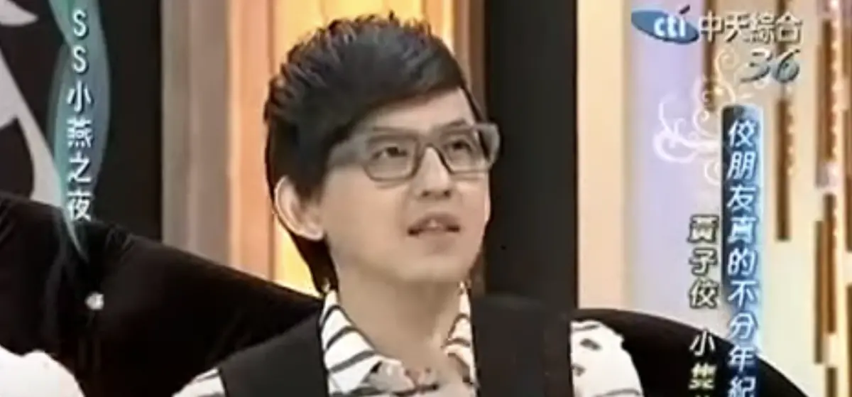 ▲黃子佼近期性騷案進行到二審階段，被爆出曾在父親節當天買未成年性影片，對此網友挖出他過往上《SS小燕之夜》的片段，當時他帶3名20歲妹妹上節目，更直言自己就喜歡「小美少女」，讓網友直呼：「細思極恐！」（圖／中天電視 YouTube）