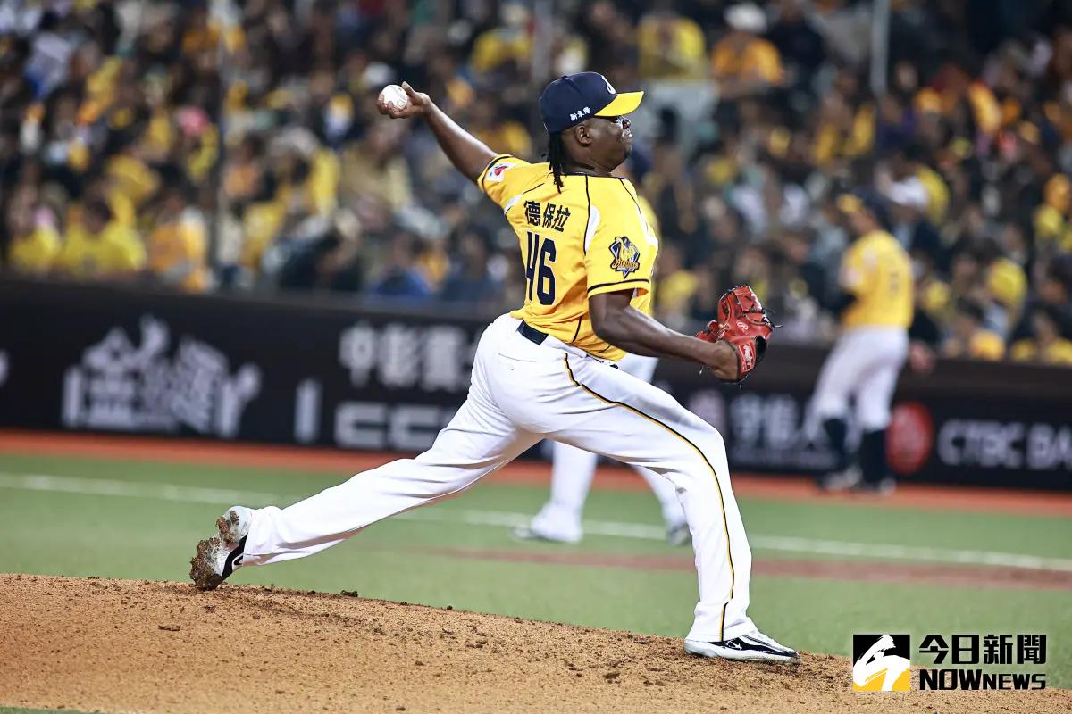 ▲中華職棒大聯盟（CPBL）中信兄弟今（18）日起將在大巨蛋舉辦週末三連戰。若贏球，德保拉有望聽牌隊史洋投最多勝的紀錄。（圖／記者葉政勳攝 , 2025.03.29）