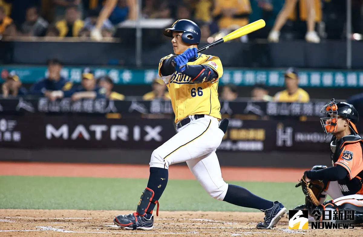 ▲中信兄弟內野手黃韋盛開季近況不佳，受到許多網友謾罵，經紀公司與球團也為此發表聲明。（圖／記者葉政勳攝 , 資料照）