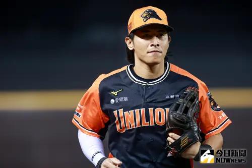 ▲陳傑憲本戰為統一獅打出致勝安打，賽後獲選為單場MVP，談到八局上關鍵打席，他謙虛地說運氣蠻好，並說這3場球隊跟自己都蠻不容易的，「最近場外事情比較多，場上表現我覺得沒有那麼自然，蠻感謝那個局面，可以由我扛下這個壓力，為球隊製造勝利，很開心。」（圖／記者葉政勳攝 , 資料照）