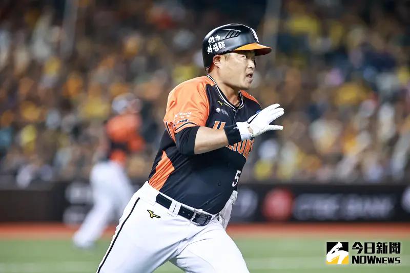 ▲統一獅胡金龍代打敲出清壘二壘安打。（圖／記者葉政勳攝 , 2025.03.29）