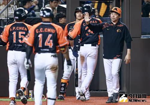 ▲統一獅與中信兄弟的關鍵2連戰落敗後，目前與兄弟的全年勝率有3場勝差。（圖／記者葉政勳攝 , 資料照）