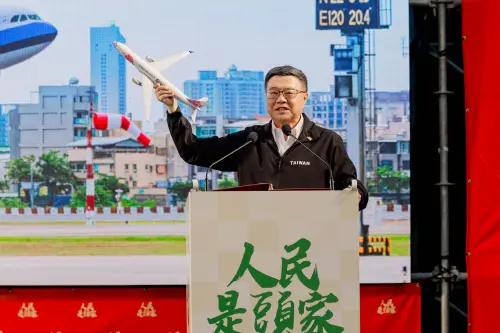 ▲行政院長卓榮率行政團隊宣講施政方向。(圖／民進黨高雄市黨部提供)