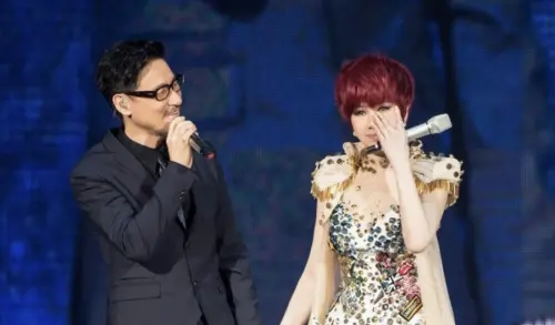▲江蕙(右)2015年舉辦封麥演唱會時,張學友曾來台力挺擔任嘉賓。(喜歡音樂提供) ▲江蕙(右)2015年舉辦封麥演唱會時,張學友曾來台力挺擔任嘉賓。(喜歡音樂提供)