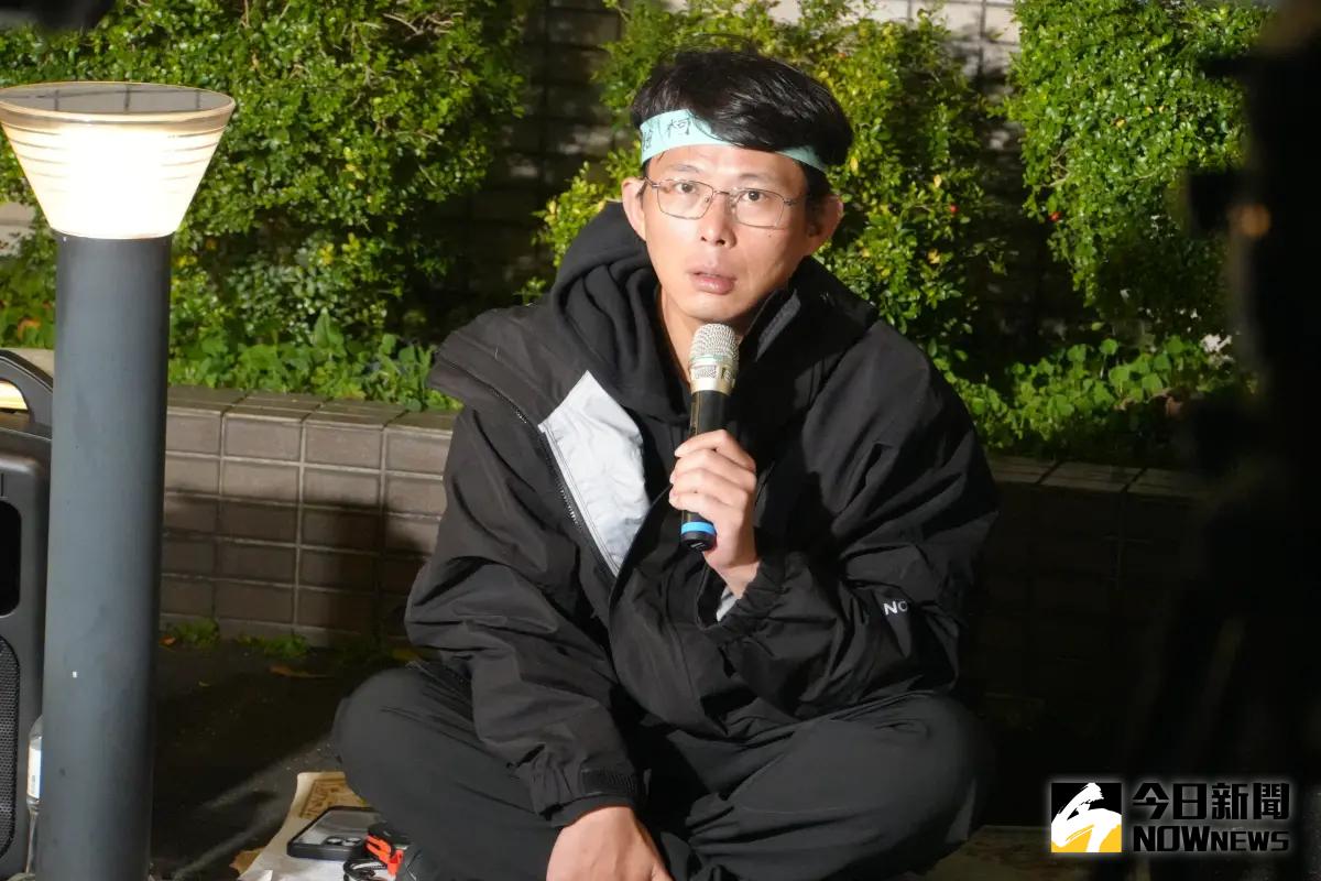 ▲民眾黨主席黃國昌赴北所申請柯文哲自費醫師看病，北所昨晚帶著柯文哲戒護就醫。（圖／記者呂炯昌攝）