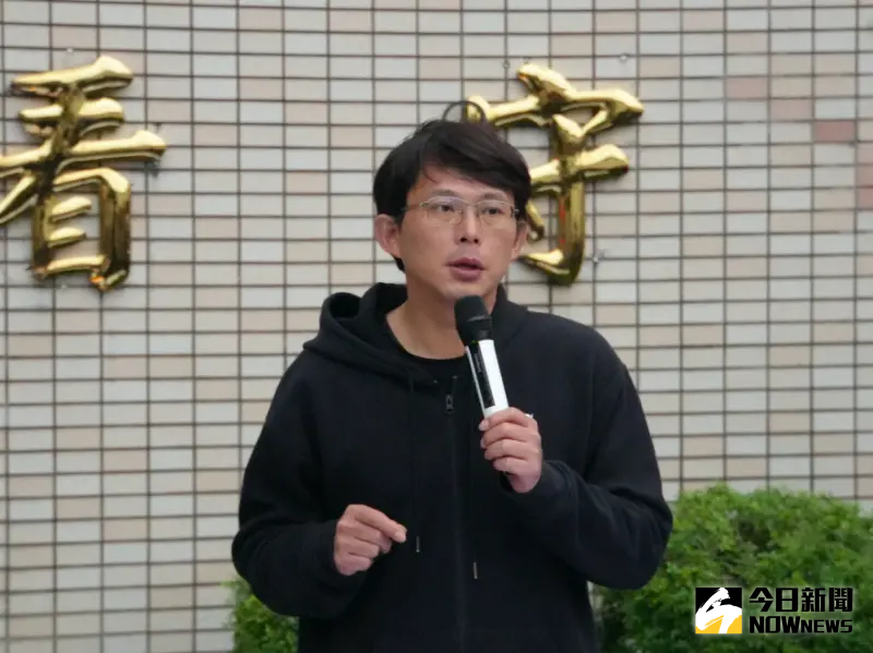 民眾黨主席黃國昌昨赴北所靜坐，要求自費延醫診治柯文哲，並揚言北所不回應他就不走。（圖／記者呂炯昌攝，2025.03.29）