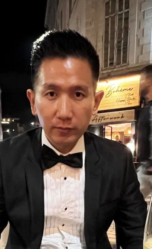 ▲緬甸出身的導演趙德胤，心繫家鄉地震災民，在社群網站上發文轉貼接受捐贈善款的單位聯絡方式，希望大家伸出援手。（圖／摘自FB）