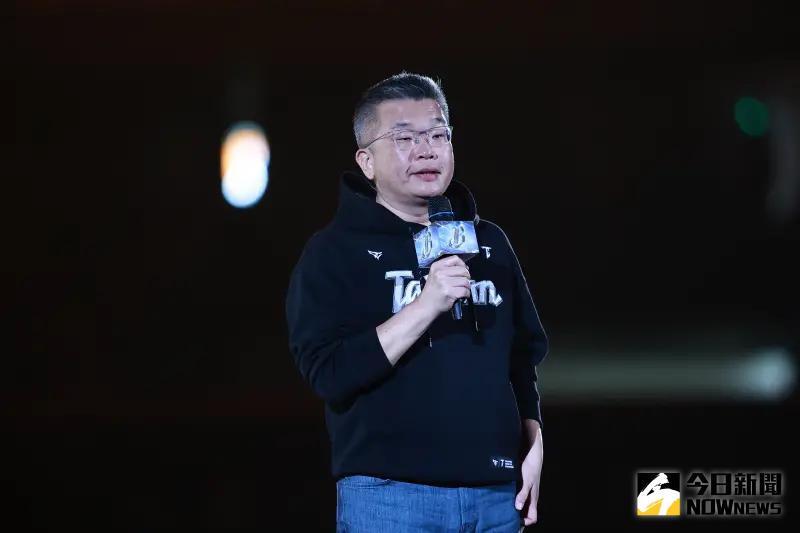 ▲蔡其昌以中職會長身份擔任開幕戰開場致詞，一度哽咽，並感謝球迷們都回來了。（圖／記者葉政勳攝）