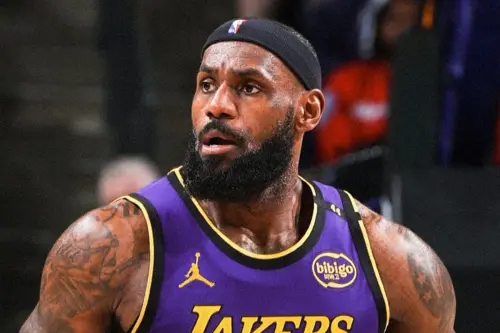 洛杉磯湖人以134:127戰勝孟菲斯灰熊,LeBron James身上,成功解鎖個人生涯42000分里程碑,成為NBA歷史上首位達成此成就的球員。 ▲洛杉磯湖人以134:127戰勝孟菲斯灰熊,LeBron James身上,成功解鎖個人生涯42000分里程碑,成為NBA歷史上首位達成此成就的球員。(圖/取自洛杉磯湖人X)