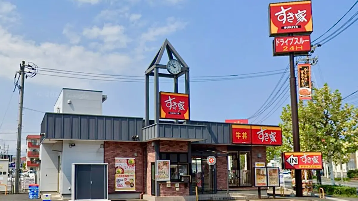 ▲食安風暴重傷擁有近2千店餐廳的日本連鎖丼飯品牌「SUKIYAすき家」明起停業4天。台灣擁有75間餐廳的「SUKIYAすき家」才半年又漲價，招牌牛丼超大碗「變貴20元」等一次整理。（圖／翻攝自Google Maps）