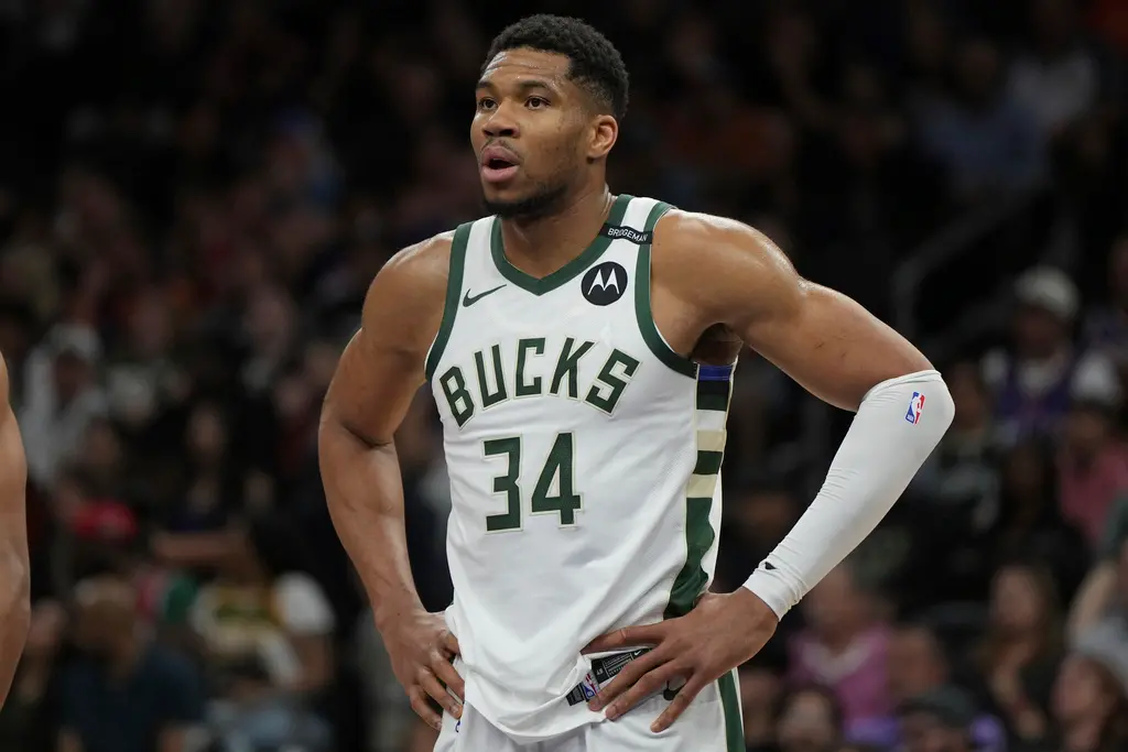 ▲對詹皇的盛讚，字母哥幽默回應道：「如果是70年代，我應該可以拿275分，而不是250分。」但他隨即表示：「這是很棒的讚美，但我不喜歡把不同時代的球員做比較，這樣並不公平。」（圖／美聯社／達志影像）