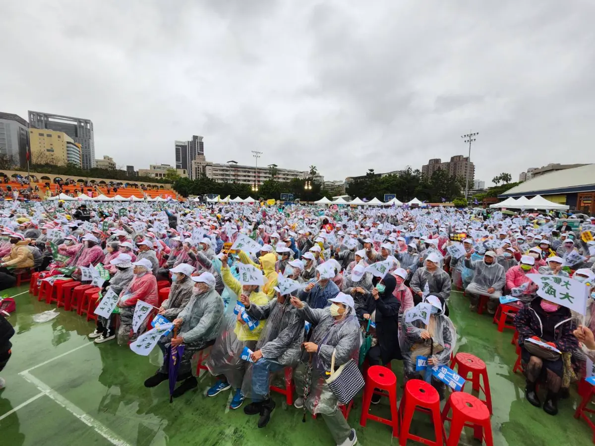 ▲民進黨回防新北舉辦「人民是頭家」宣講，蘇巧慧喊出現場破萬人到場。（圖／記者吳翊緁攝，2025.03.30）