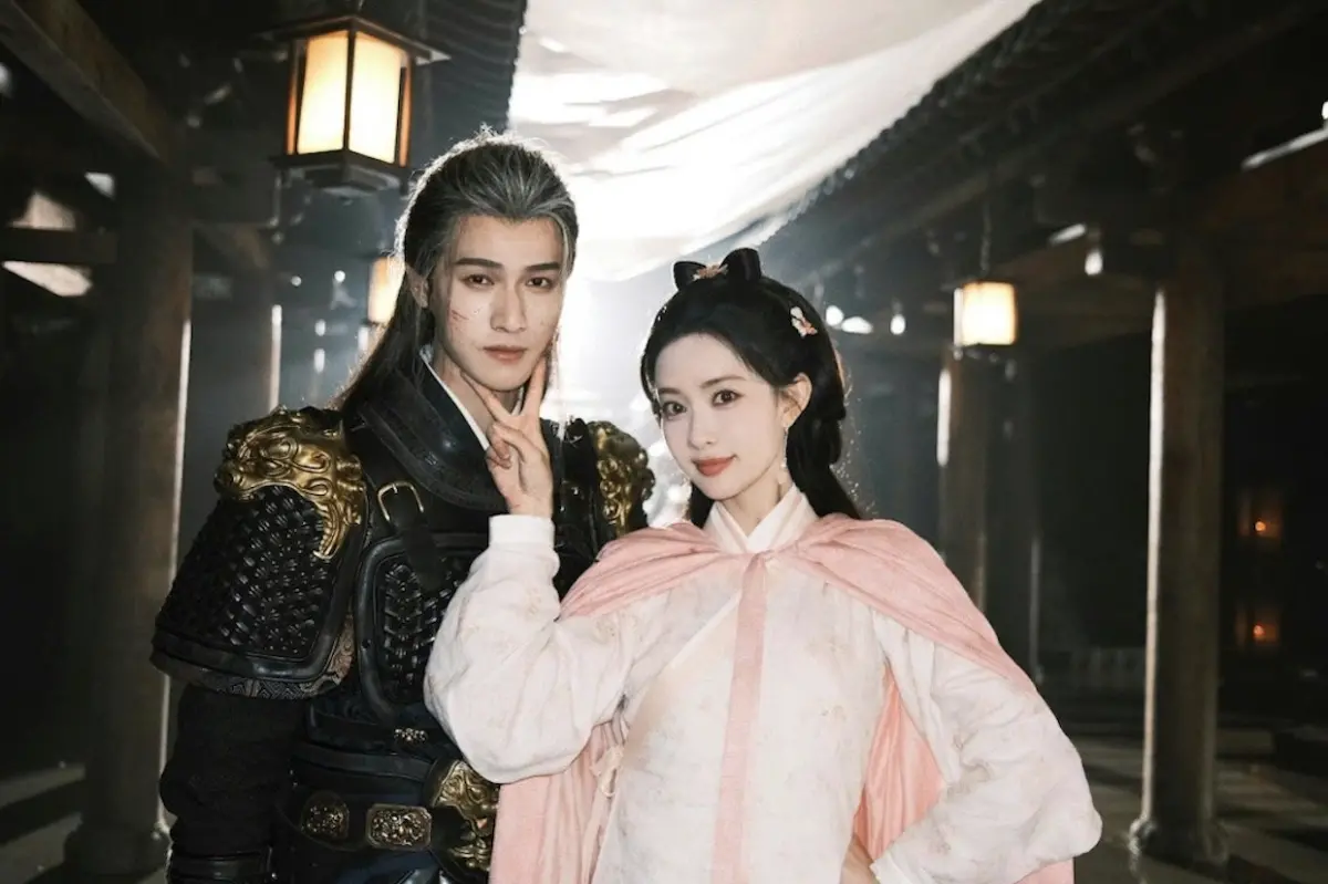 ▲孟子義、李昀銳過去合作陸劇《九重紫》時就傳過緋聞，這次兩人一同出演綜藝《奔跑吧》更是被網友發現，李昀銳一直跟在孟子義身後，還時不時吃醋的模樣笑翻許多網友。（圖／九重紫微博）