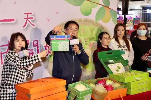 ▲臺南市長黃偉哲指出這些臺南好物,品質都極好,可說「不怕貨比貨,只怕不識貨!」。(圖/南市府提供) ▲臺南市長黃偉哲指出這些臺南好物,品質都極好,可說「不怕貨比貨,只怕不識貨!」。(圖/南市府提供)