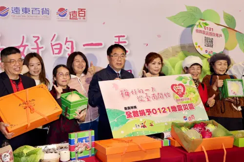 ▲臺南市長黃偉哲今天前往桃園行銷臺南農特產並強調義賣所得全數捐予0121地震災區。(圖/南市府提供) ▲臺南市長黃偉哲今天前往桃園行銷臺南農特產並強調義賣所得全數捐予0121地震災區。(圖/南市府提供)